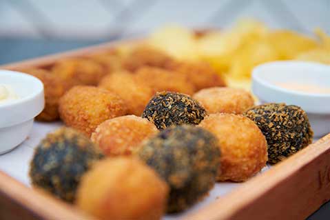 croquetas-mixtas en restaurante de comida española Volapie