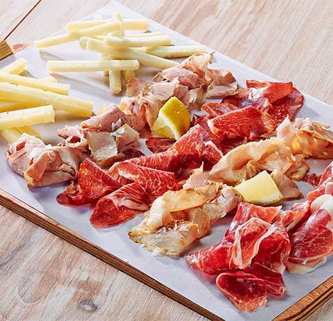 tabla-embutidos en restaurante de comida española Volapie