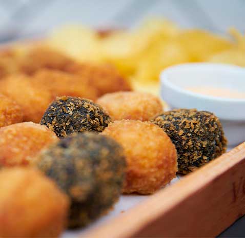 croquetas-mixtas en restaurante de comida española Volapie